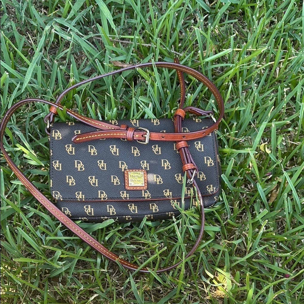 Dooney & Bourke Black and Gold Monogram Bag used twice. - Picture 8 of 8
